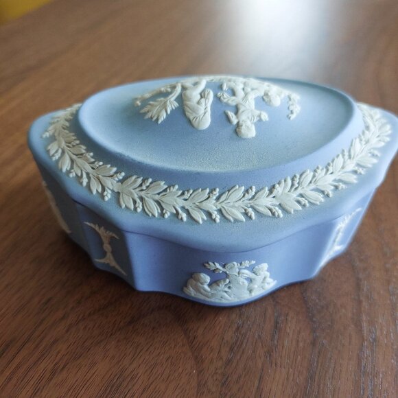 Dusty Blue Wedgewood Jasperware Jewelry Box with Cherub Décor - Picture 2 of 7